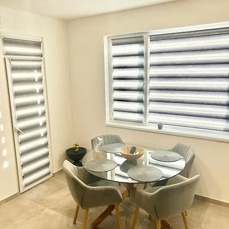 Apartment Tea's 2 Warna